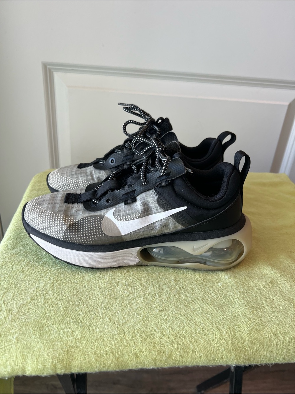 Nike ladies Black and White Air Max-Style Sneakers. Size 7